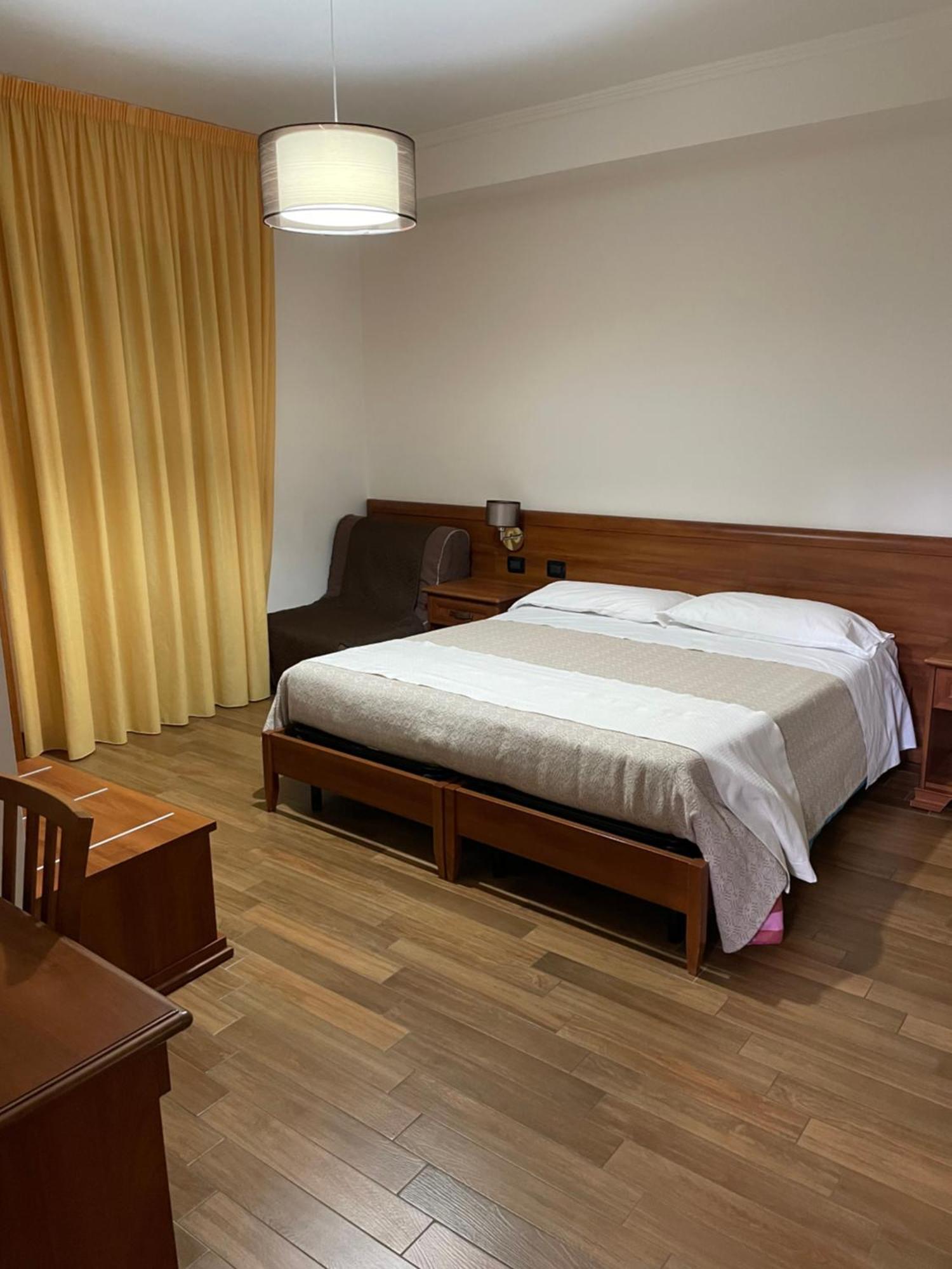 Fd Lorichella Hotel Lorica Buitenkant foto